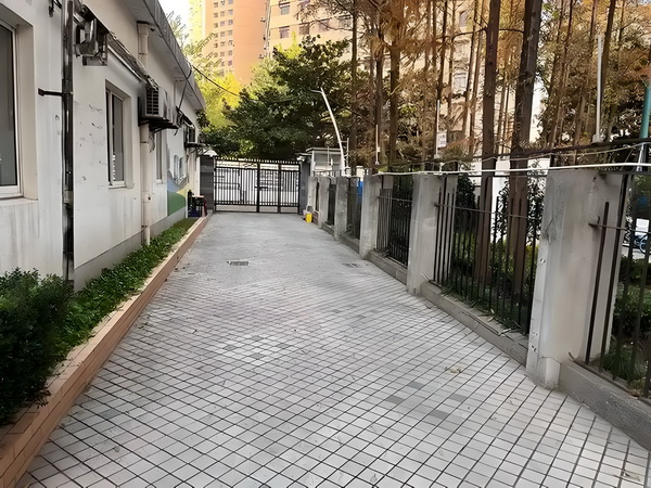记者：阿代米赛后在更衣室和大家说了很抱歉，他很难过